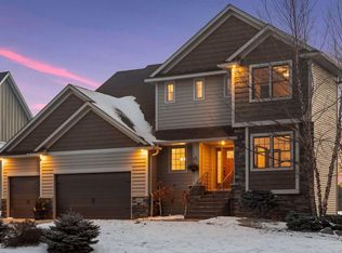 1084 Fairhaven Dr, Shakopee, MN 55379