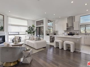 11811 Kiowa Ave PENTHOUSE 3, Los Angeles, CA 90049