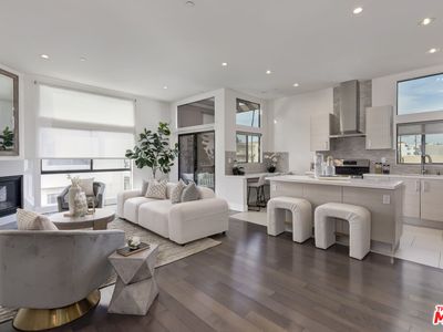 11811 Kiowa Ave PENTHOUSE 3, Los Angeles, CA, 90049