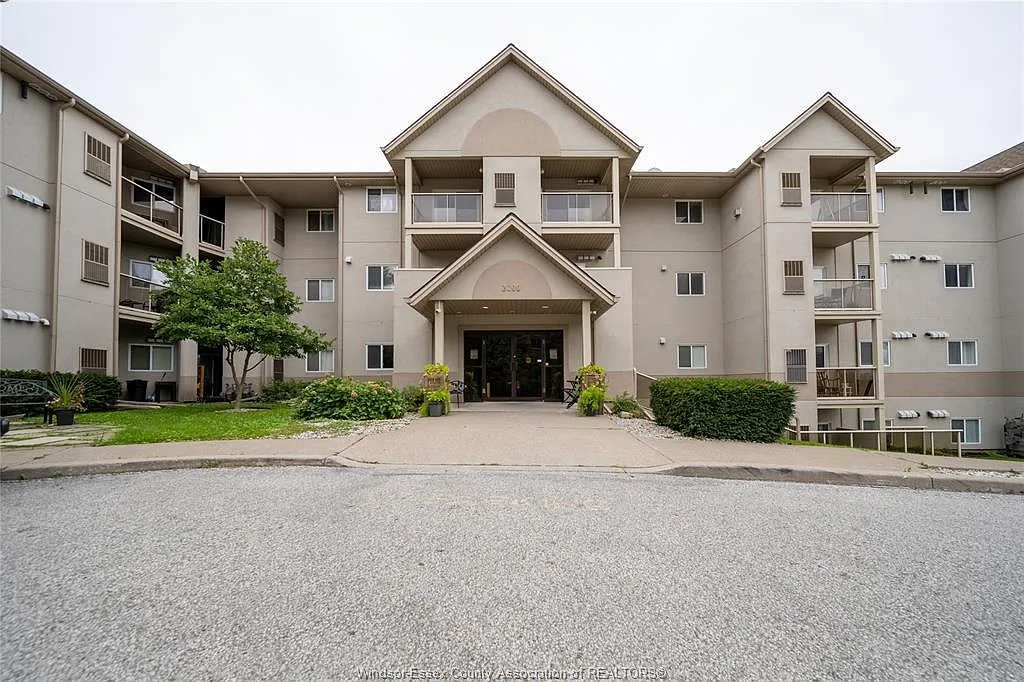 3000 Sandwich St — Photo 1