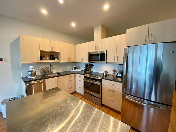 5th image of 109 12th Ave E #203