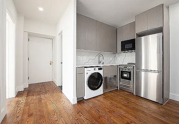 4th image of 210 1st Ave APT 18