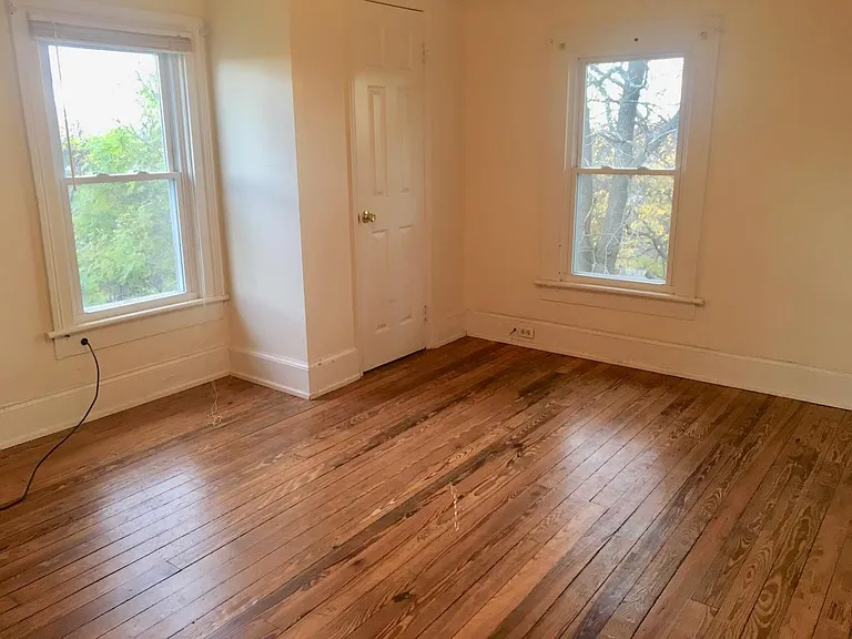 1302 W Johnson St — Photo 3