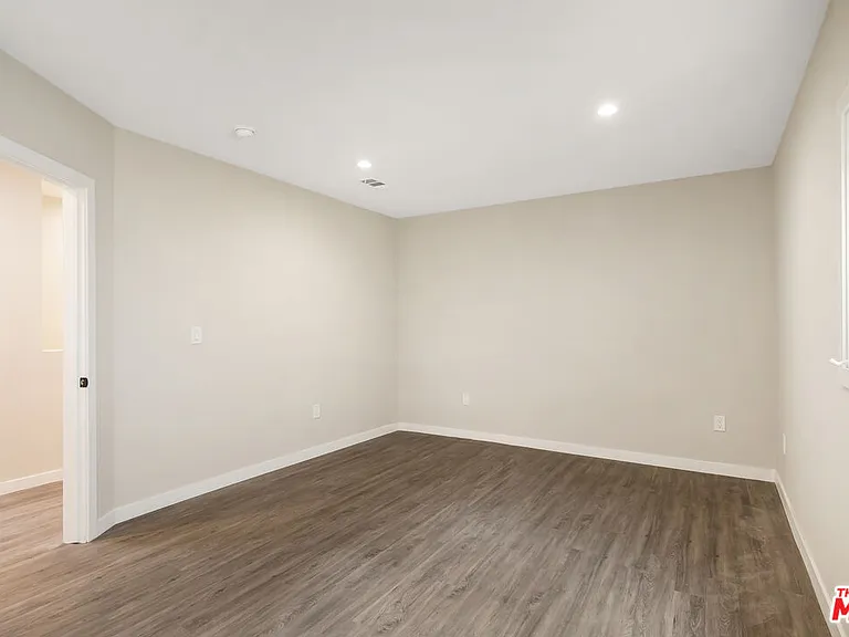 937 N Beverly Glen Blvd — Photo 4