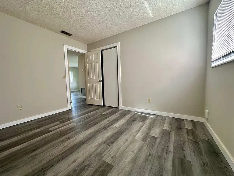 933 Bryan Ct — Photo 5