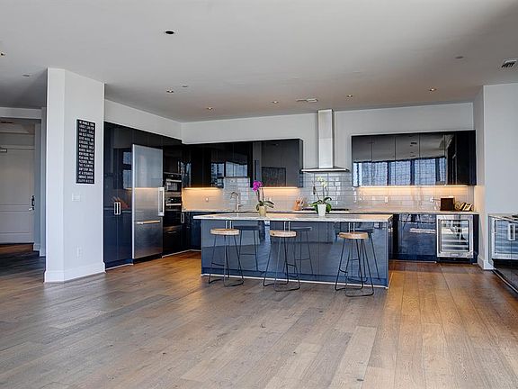 5th image of 1409 Post Oak Blvd Unit 2204