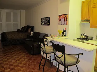 Rented by Metropolis Real Estate of Manhattan