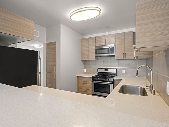 3rd image of 1625 Crenshaw Blvd #4977a9da4