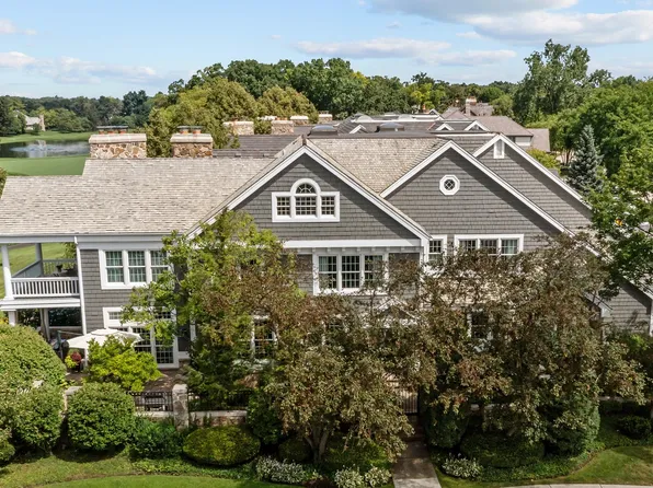 100 Clubhouse Dr, North Barrington, IL 60010