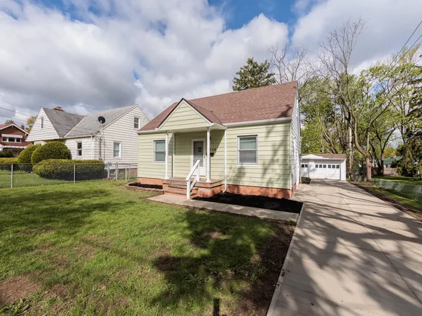 5954 Pearl Rd, Parma Heights, OH 44130