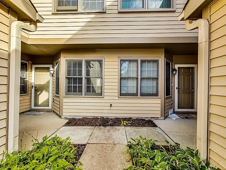 3245 Daniels Ct — Photo 8