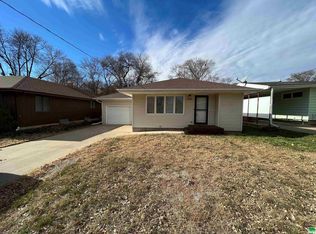 2201 S Cleveland St, Sioux City, IA 51106