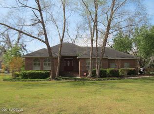 10 Stuart St, Seabrook, SC 29940