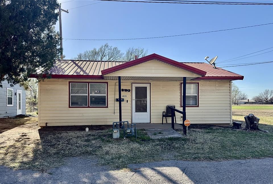 1st image of 1311 N Dakota Ave