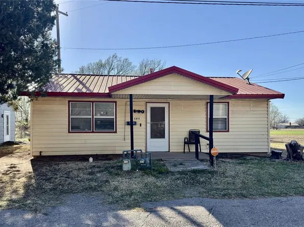 1311 N Dakota Ave, Mangum, OK 73554