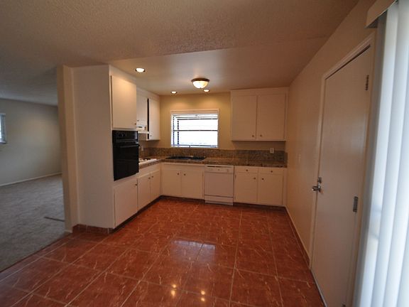 5th image of 2106 Cambridge Dr