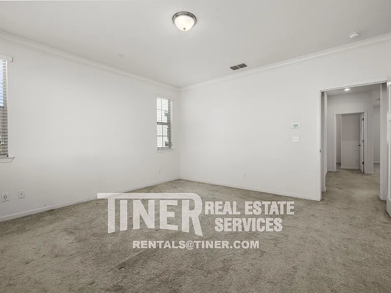 8082 Avanti Dr — Photo 40