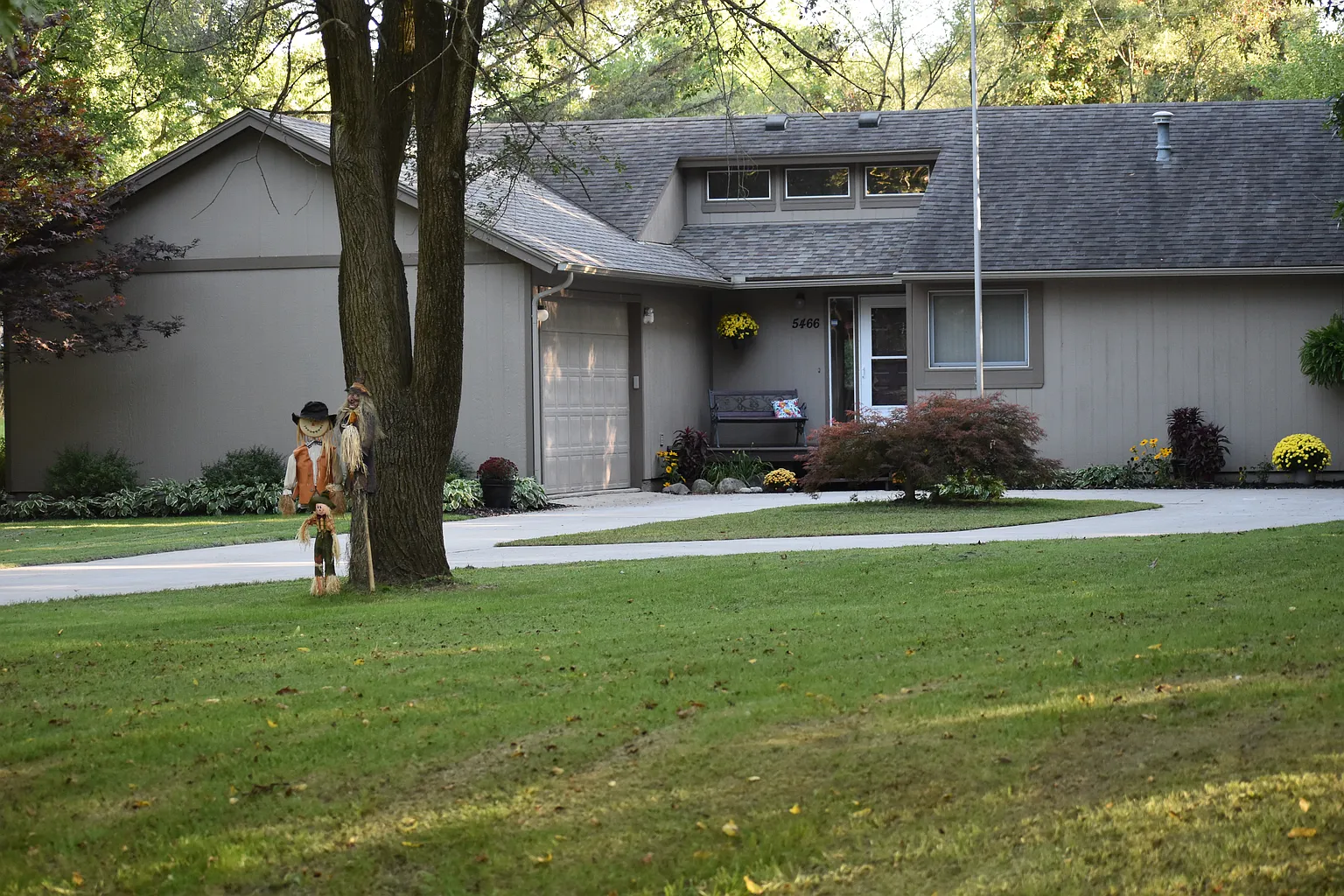 5466 Bemis Rd photo 1