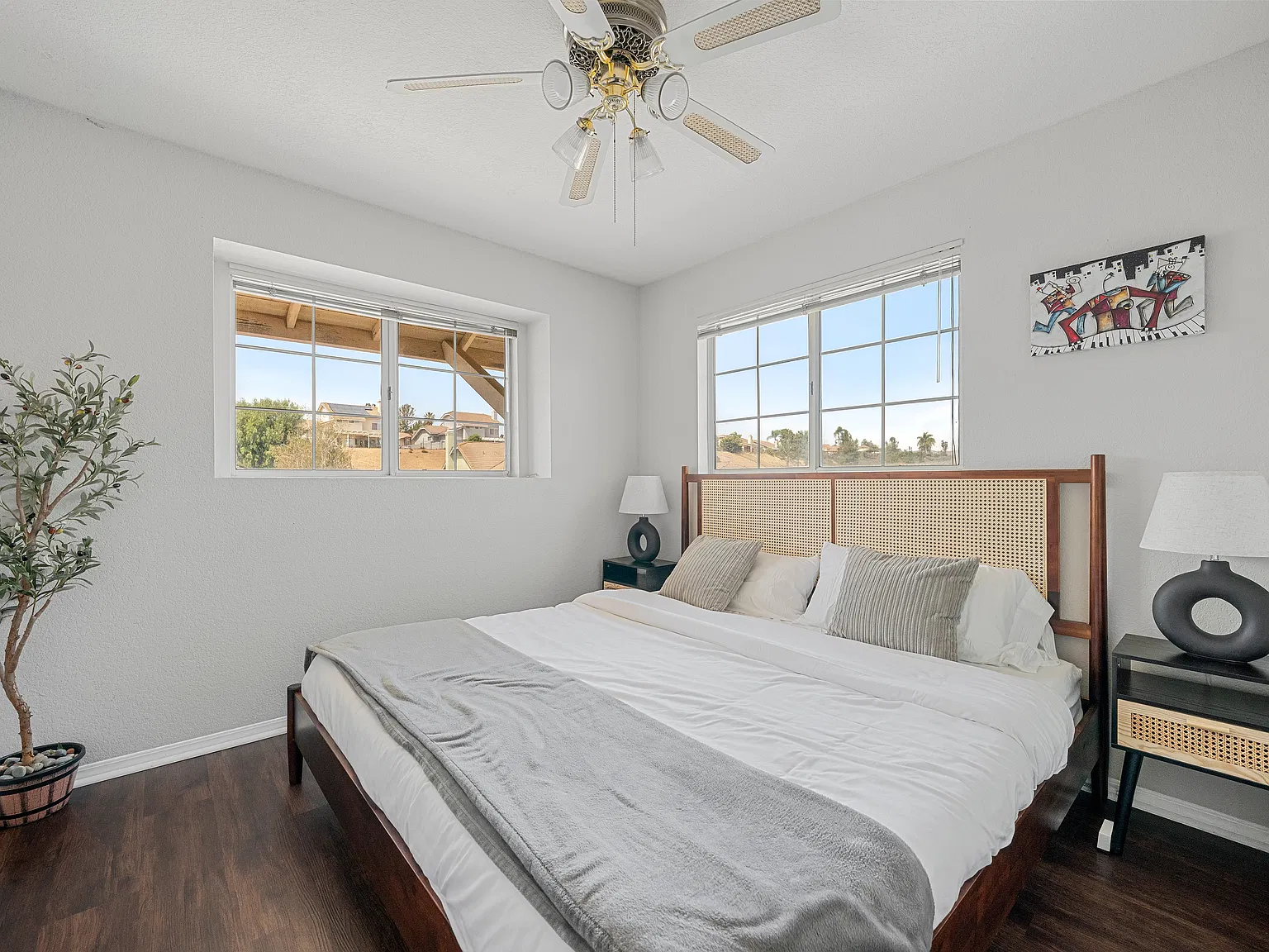 3 bed, 892 sqft, $7,000 — Photo 2