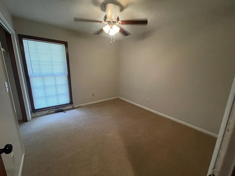 817 Robin Hood Trl — Photo 31