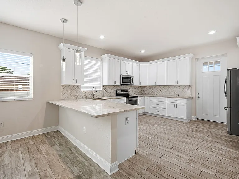 2904 Banza St — Photo 6