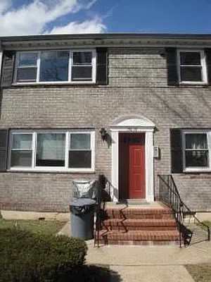 Sold by R New York | media 5