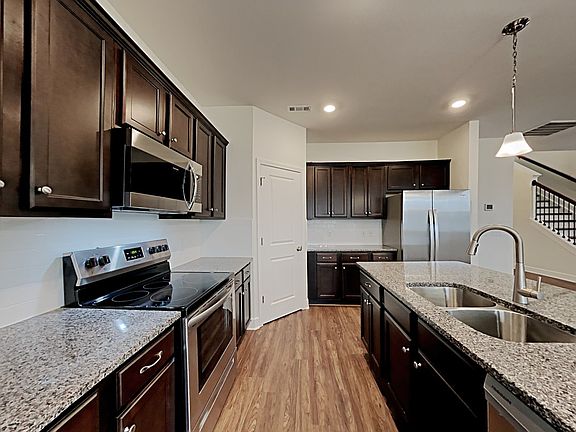 5th image of 400 Bluewater Dr