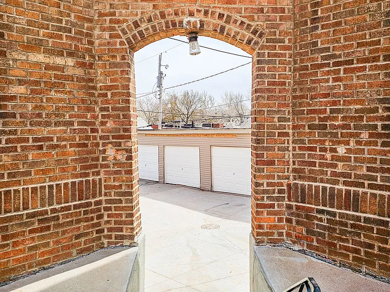 3419 Howard St — Photo 6