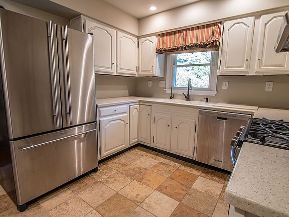 3rd image of 12155 Decker Ln