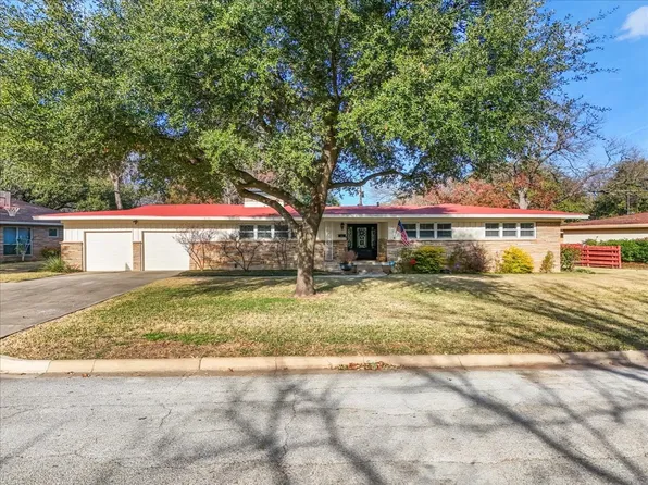 4612 Holiday Ln W, North Richland Hills, TX 76180