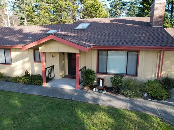 851 Brookhaven Dr #11C, Brookings, OR 97415
