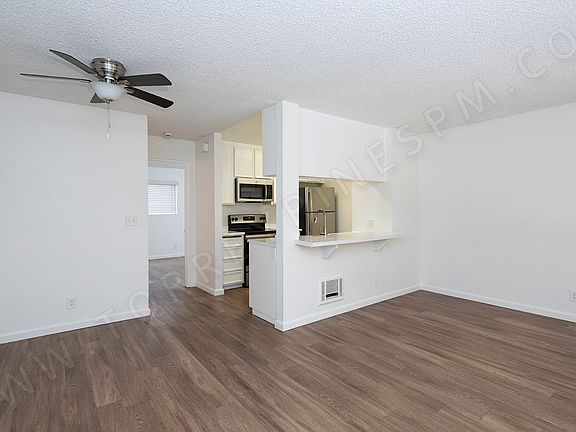 3rd image of 4739 Mansfield St #4