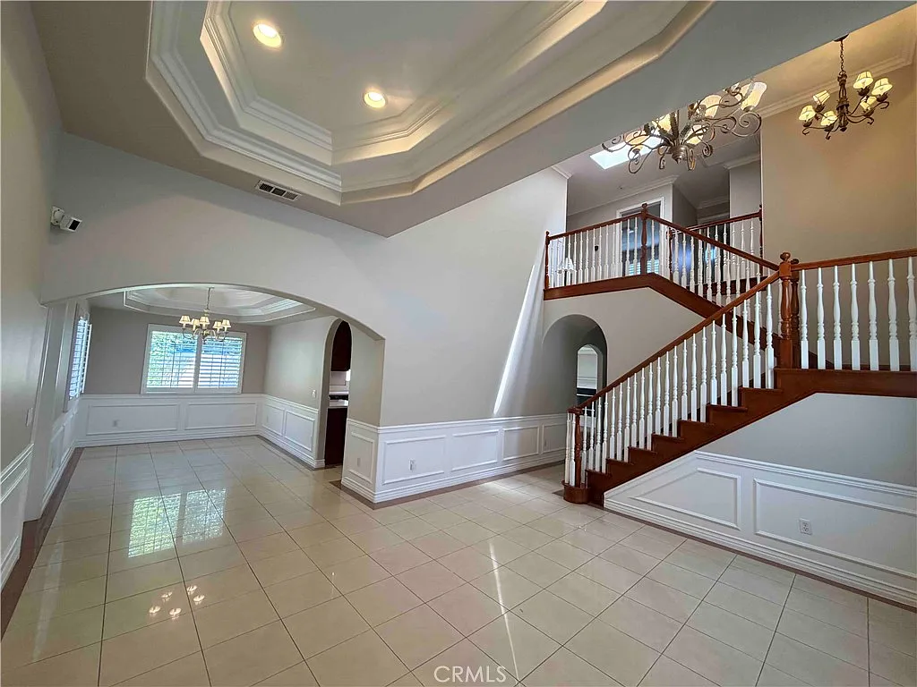 4 bed, 2417 sqft, $5,950 — Photo 3