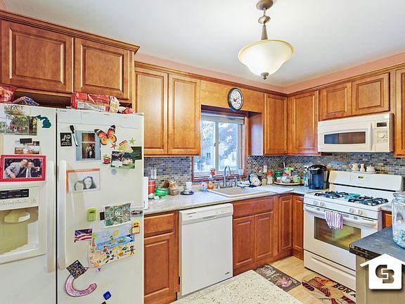 5th image of 528 Greeley Ave