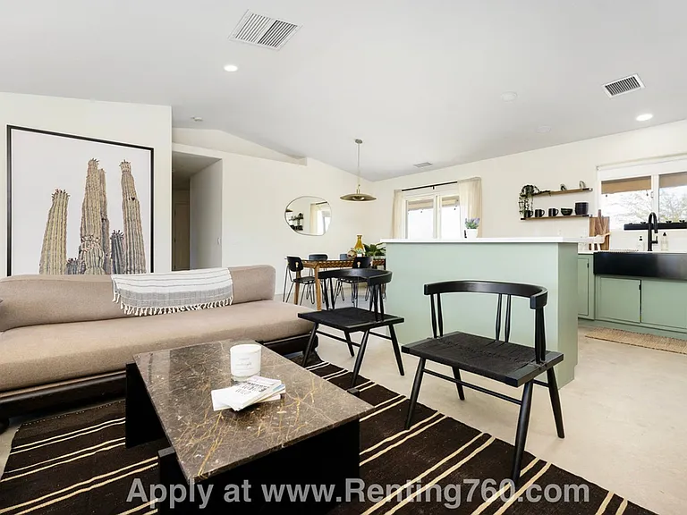 321 N Bonita Ave — Photo 5