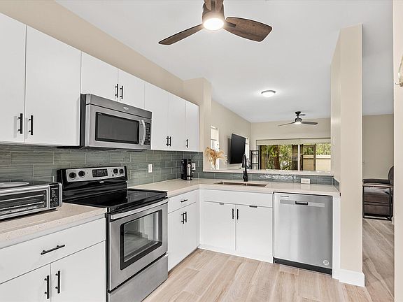 4th image of 238 SW 122nd Terrace