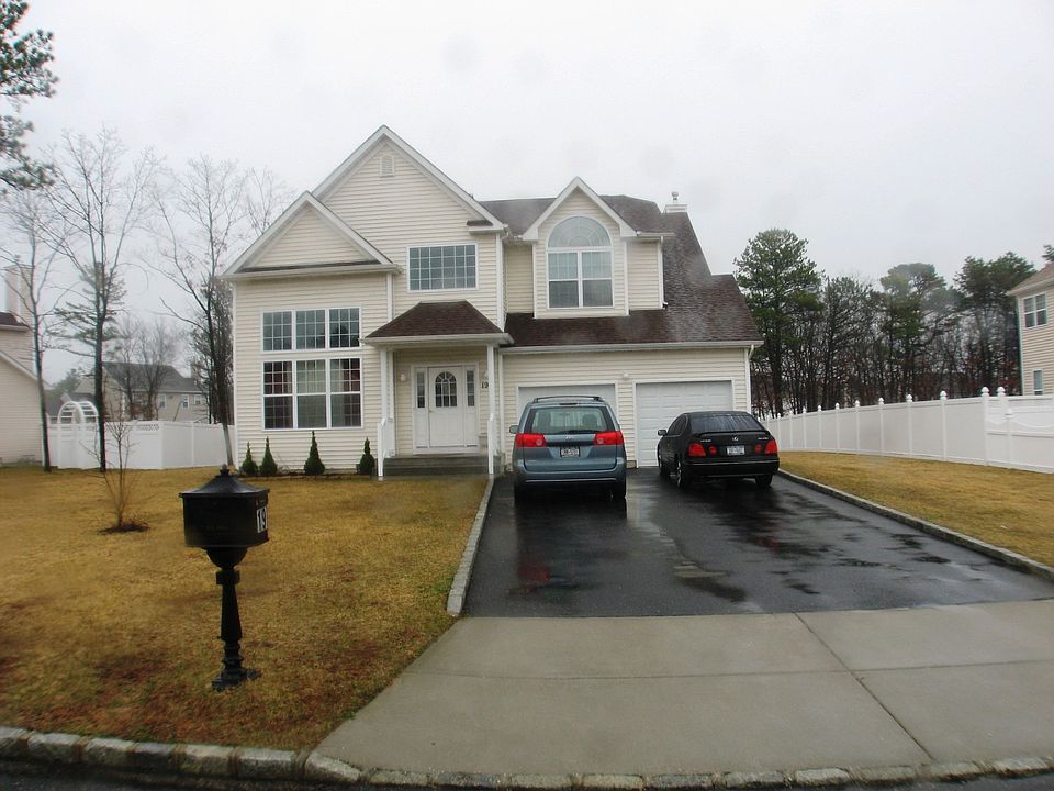 1st image of 19 Bloomington St