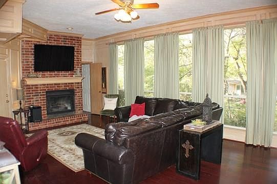 2nd image of 2917 Newburyport Ave