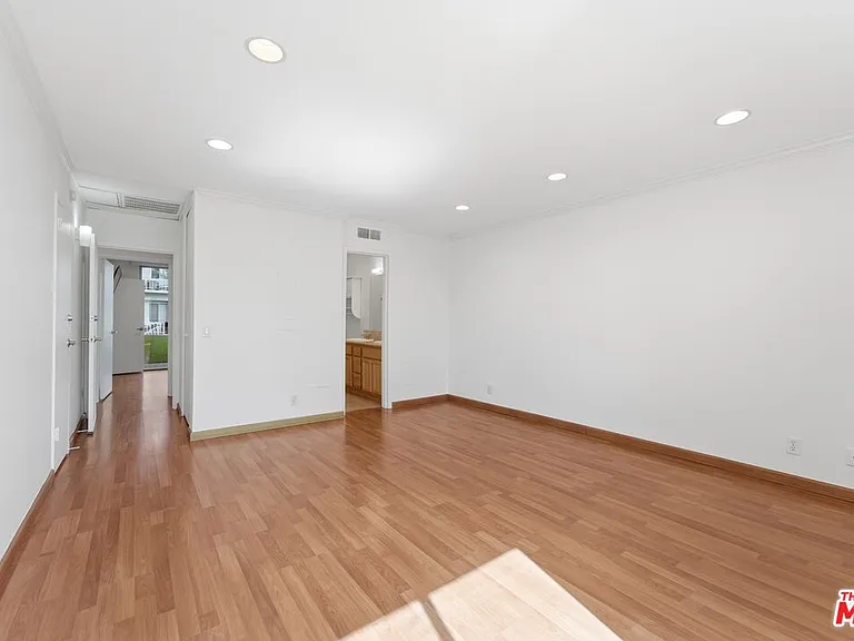 100 S Doheny Dr #213 — Photo 21