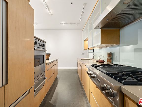 5th image of 615 Hampton Dr Unit B104