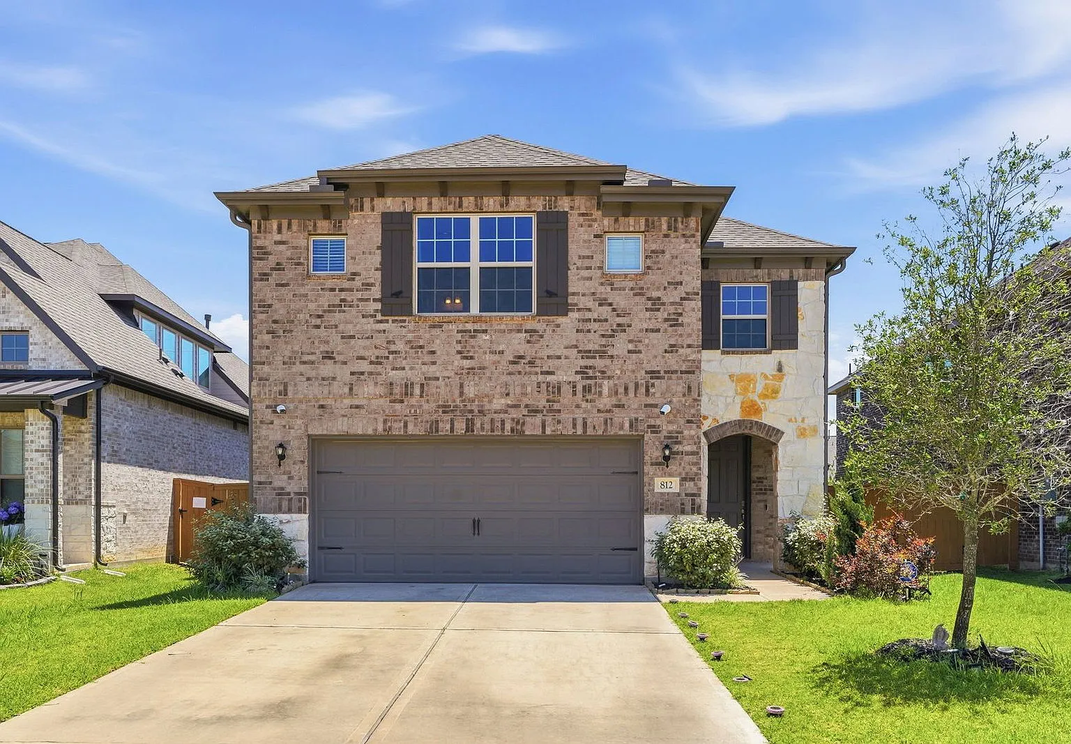 4 bed, 3.5 bath, 2745 sqft, $2,800 — Photo 1