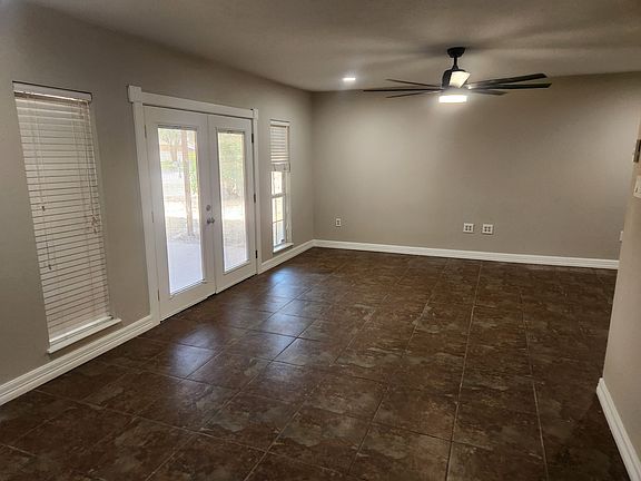 5th image of 1810 Rose St