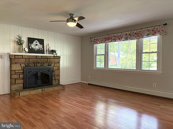 5th image of 235 Deepwood Dr