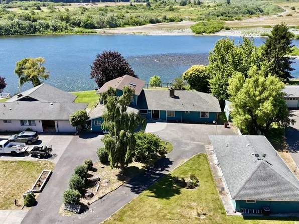 95622 N Bank Rogue River Rd, Gold Beach, OR 97444
