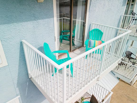 Second story balcony with the best sunset views!