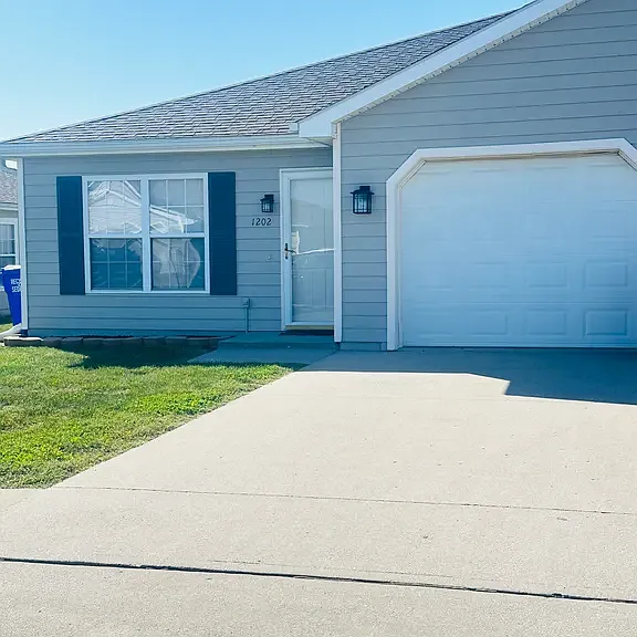 1224 Deseret Dr — Photo 1