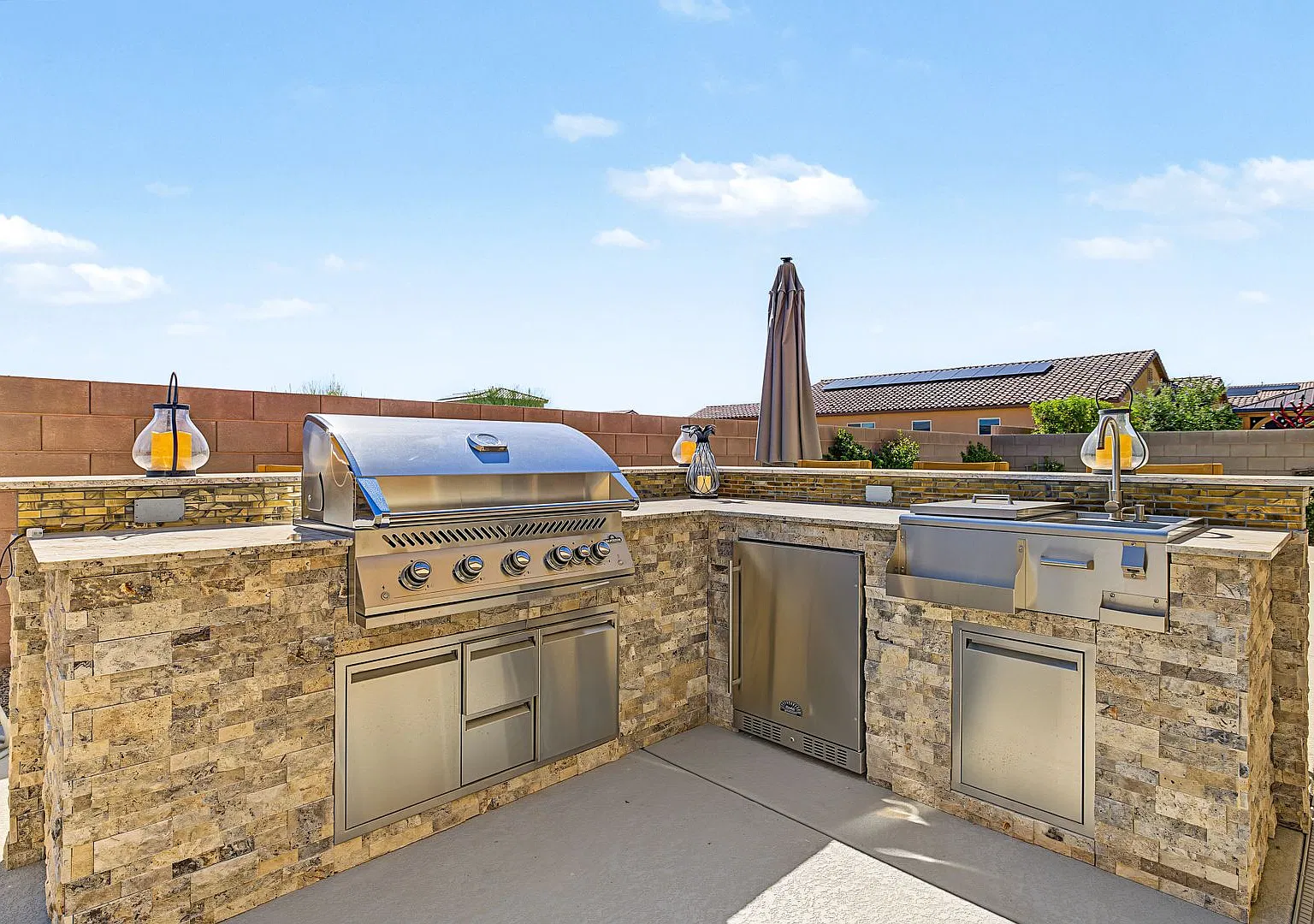 Highly upgraded home with pool/spa and outdoor BBQ! — Photo 3