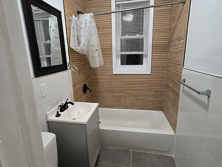 934 Pavonia Ave #4B — Photo 4