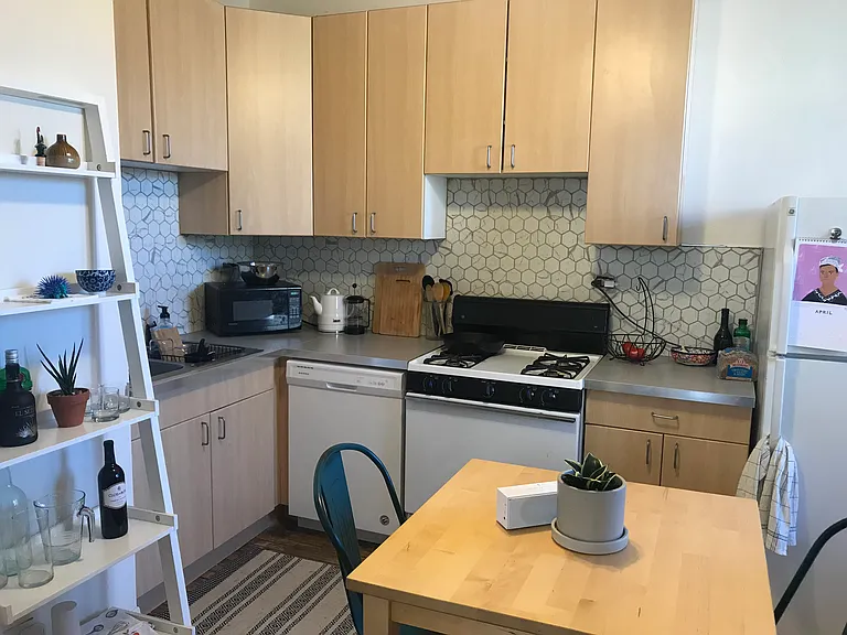 916 N Damen Ave #2R — Photo 5