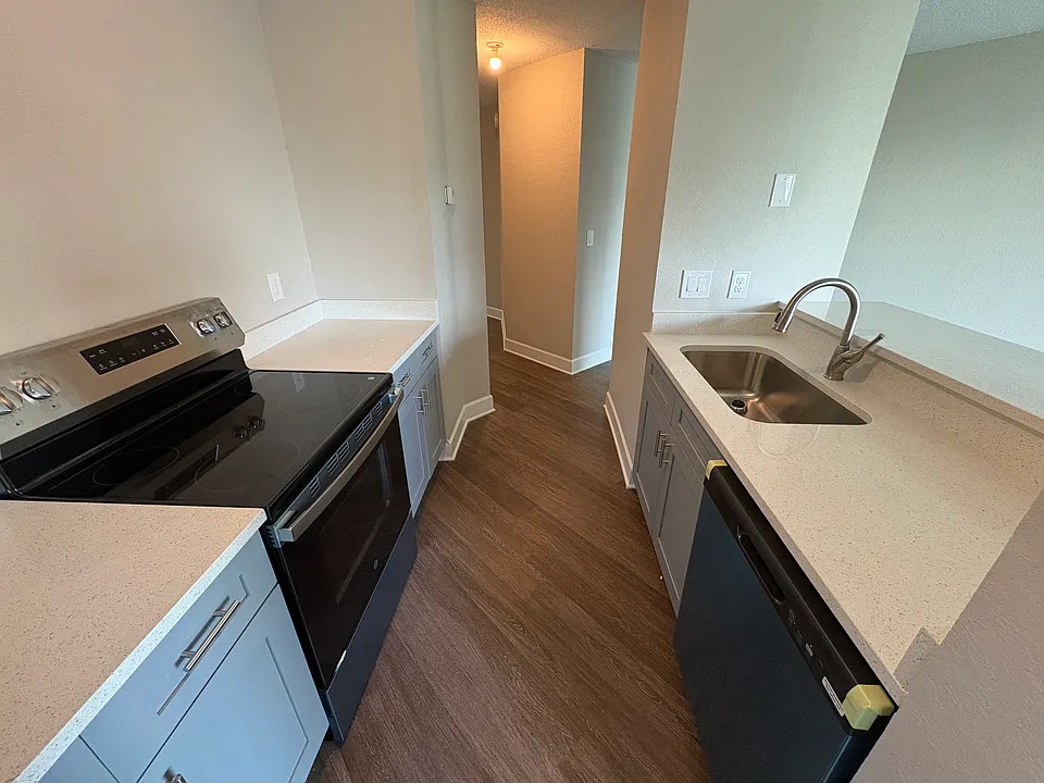 2516 Woodgate Blvd #106